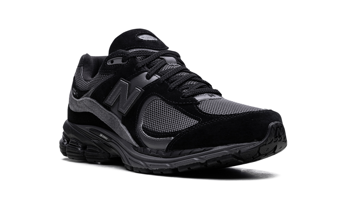 2002R "Black Magnet" M2002RBL